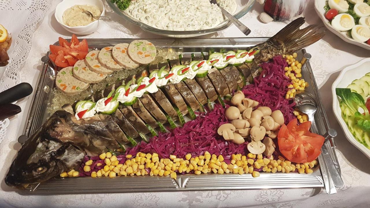 فندق Dw Paryzanka بورونين المظهر الخارجي الصورة